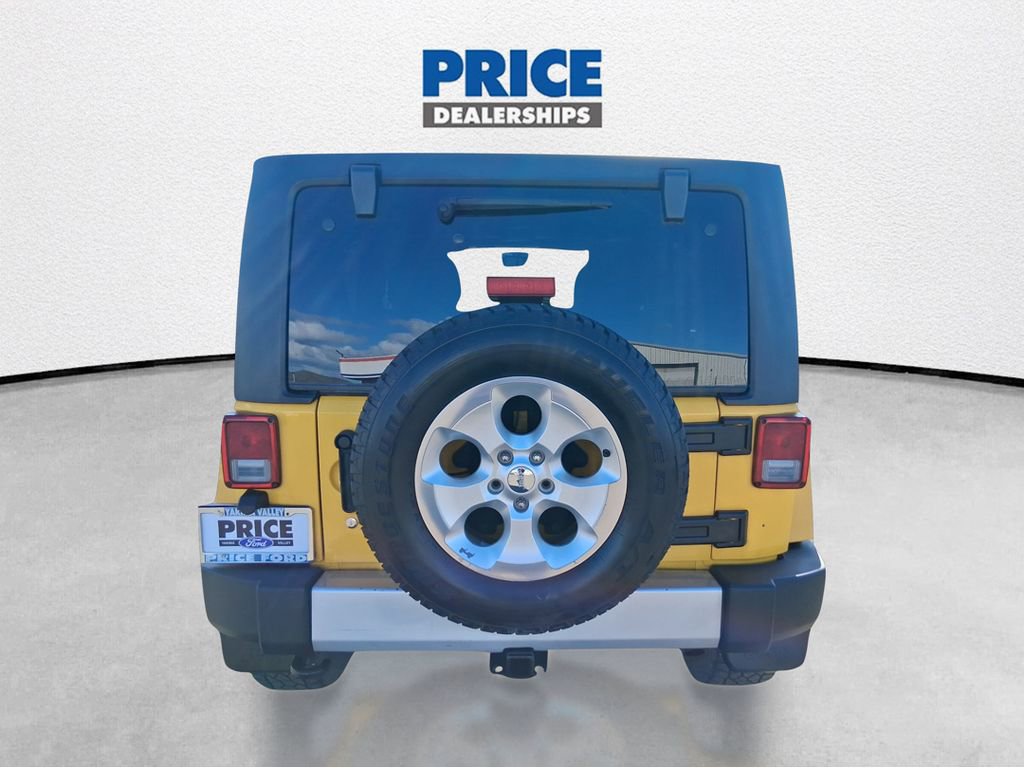 Used 2015 Jeep Wrangler Unlimited Sahara w/ Connectivity Group AWD/4WD image 6