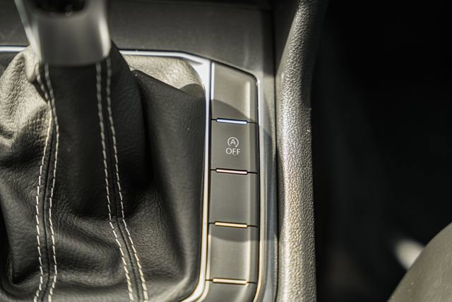 Used 2022 Volkswagen Tiguan SE FWD image 25