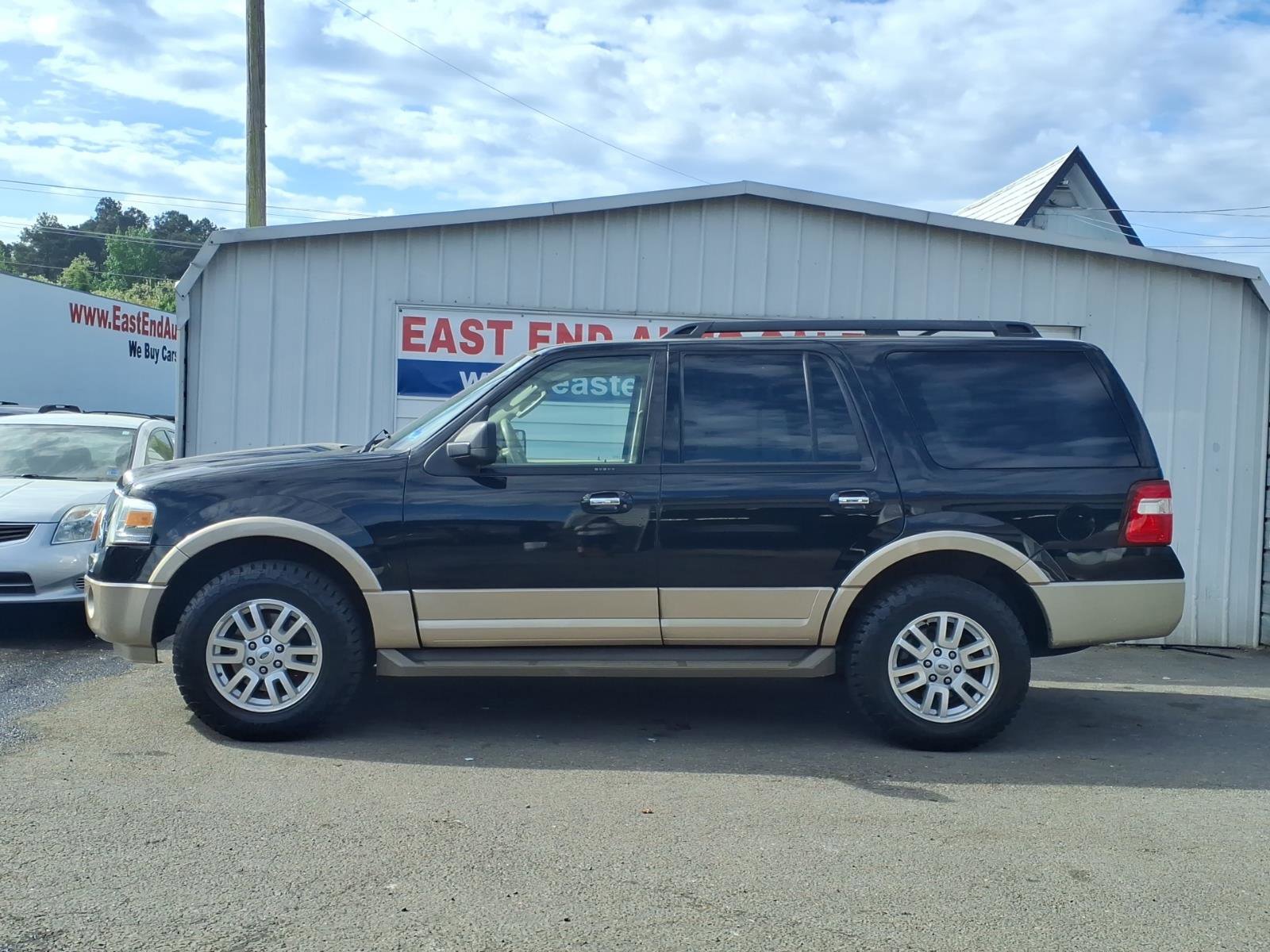 Used 2012 Ford Expedition XLT image 2