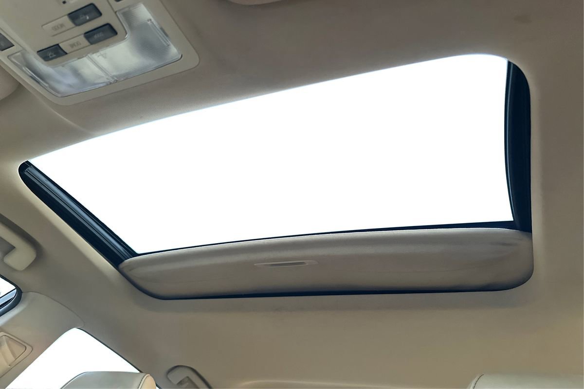 Used 2015 Toyota Avalon Limited image 22