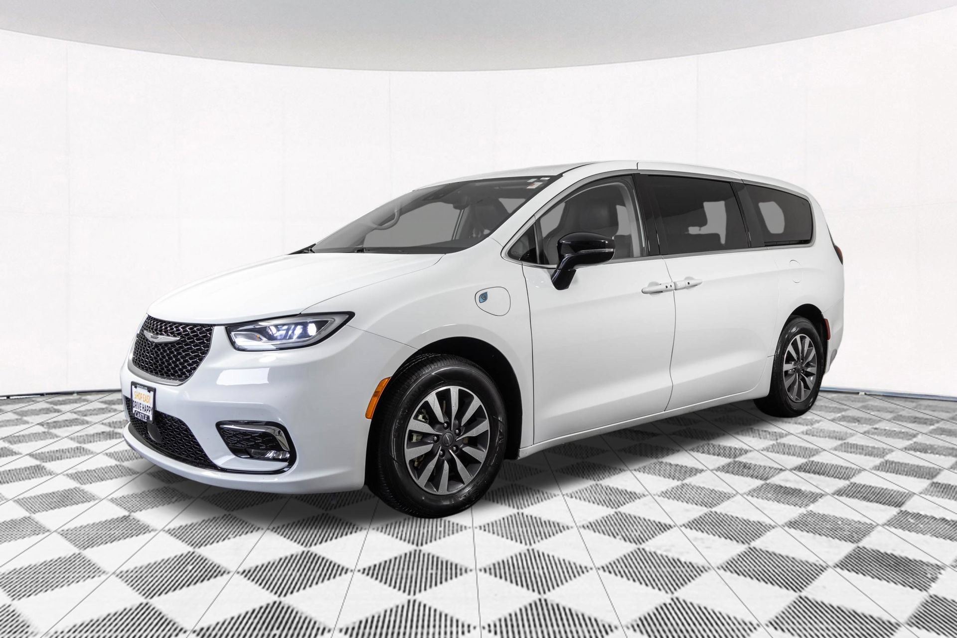 Used 2024 Chrysler Pacifica Limited FWD image 14