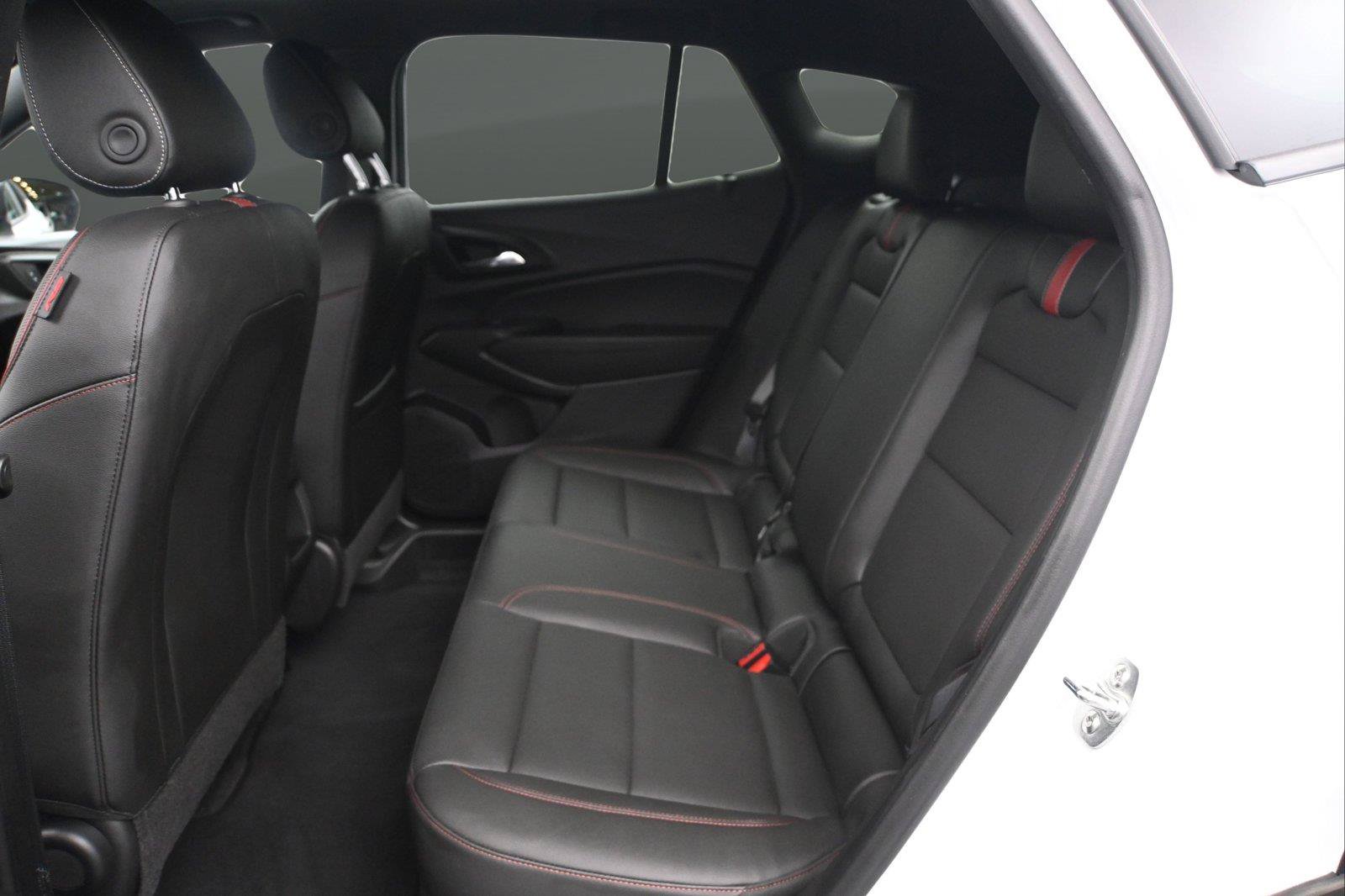 Used 2025 Chevrolet Trax RS w/ Sunroof Package FWD image 10