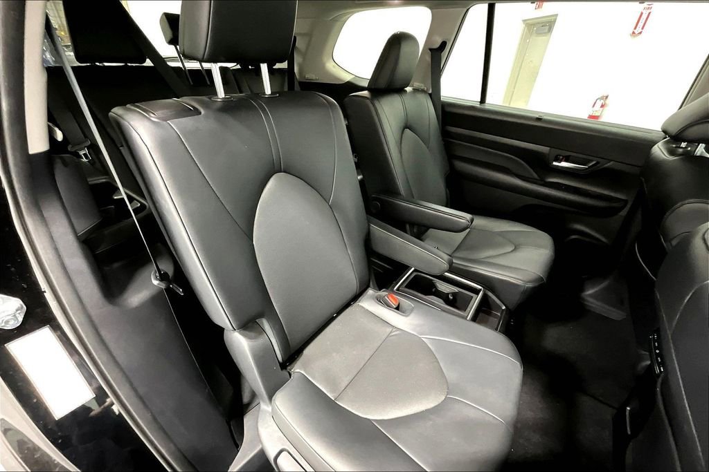 Used 2025 Toyota Grand Highlander AWD image 35