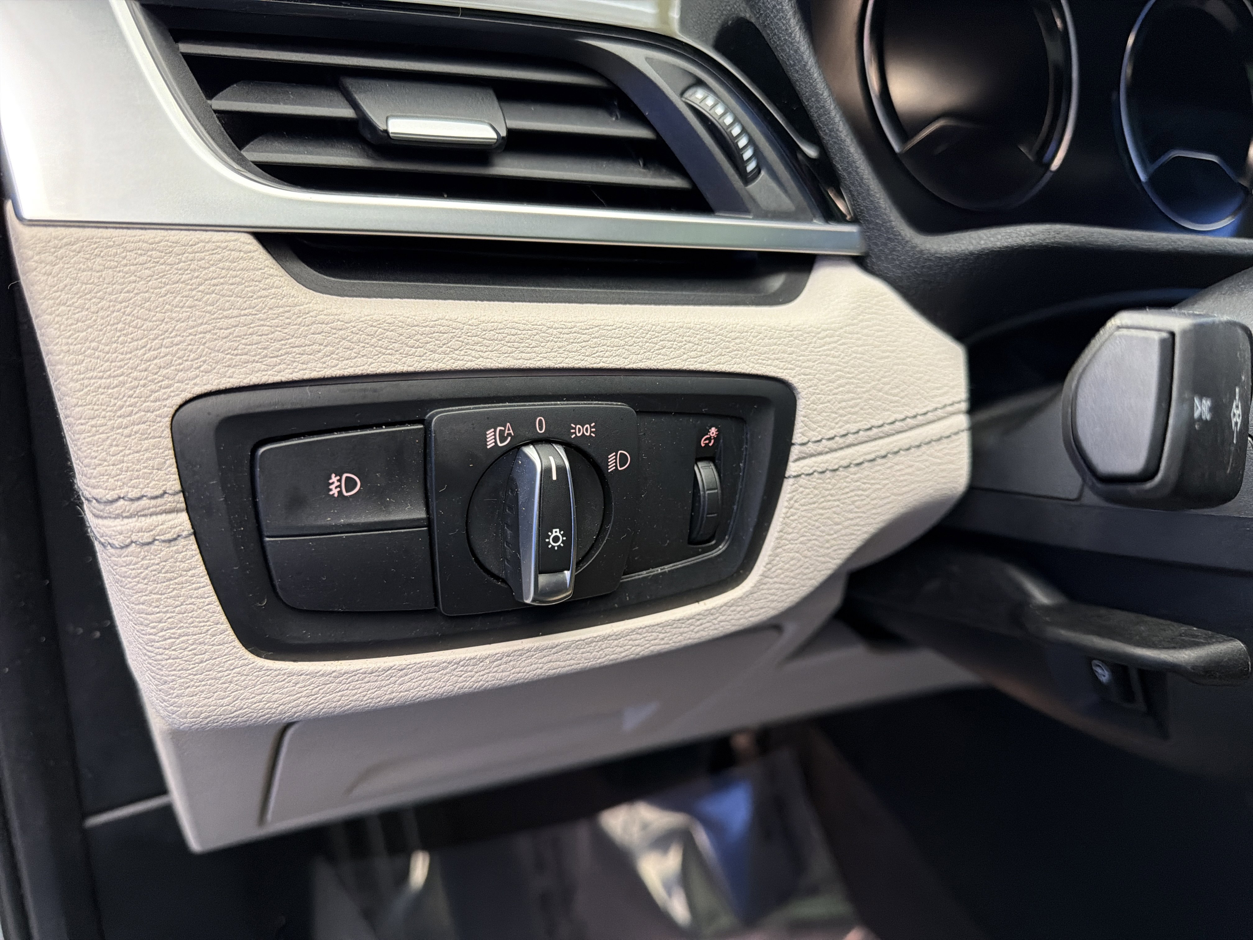 Used 2018 BMW X2 sDrive28i w/ Convenience Package image 15