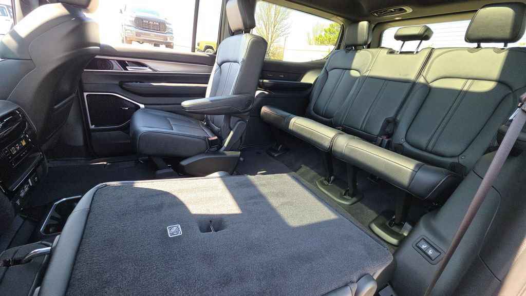 New 2026 Jeep Grand Wagoneer Limited w/ Premium Group II AWD/4WD image 22