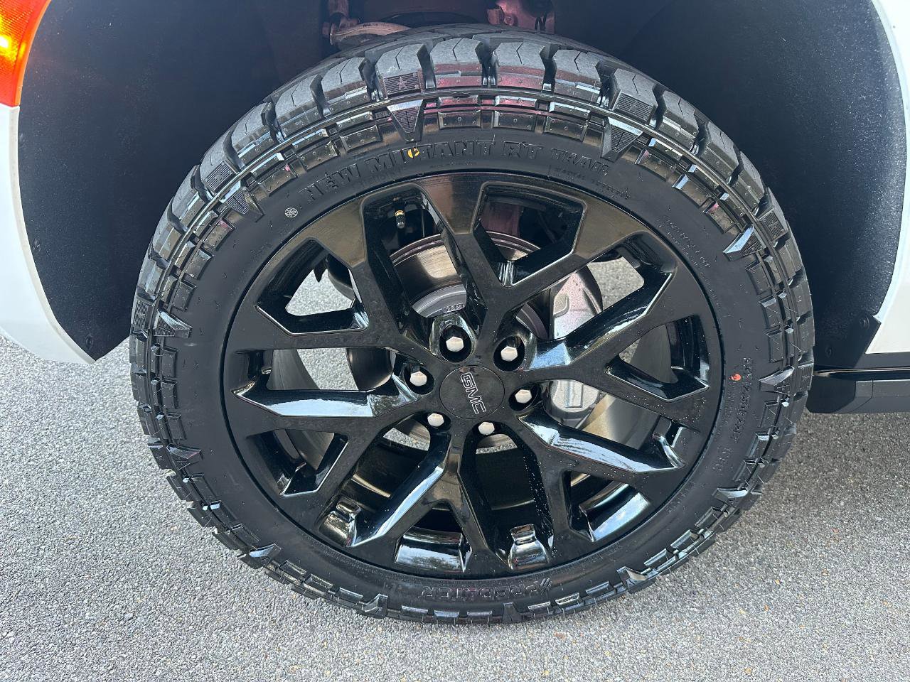 Used 2023 GMC Yukon XL AT4 image 60