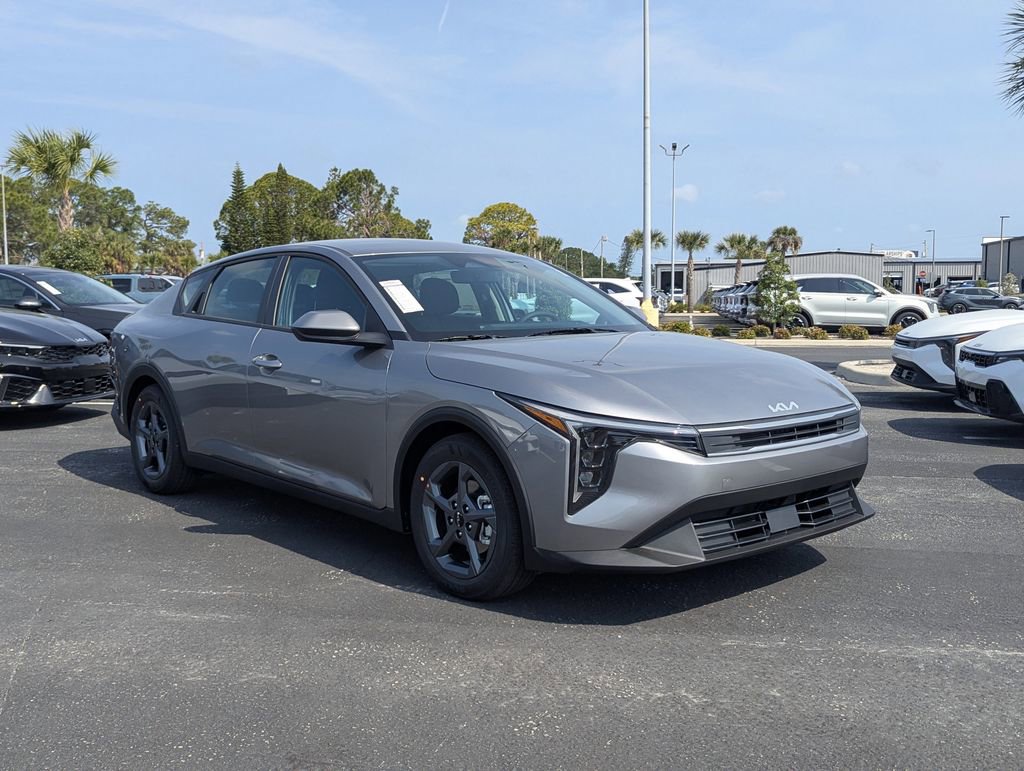 New 2026 Kia K4 LXS image 2