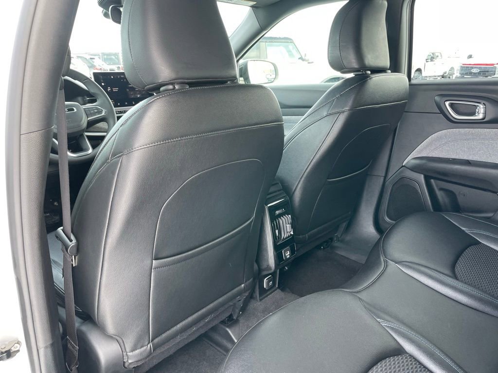 Used 2024 Jeep Compass Latitude AWD/4WD image 48