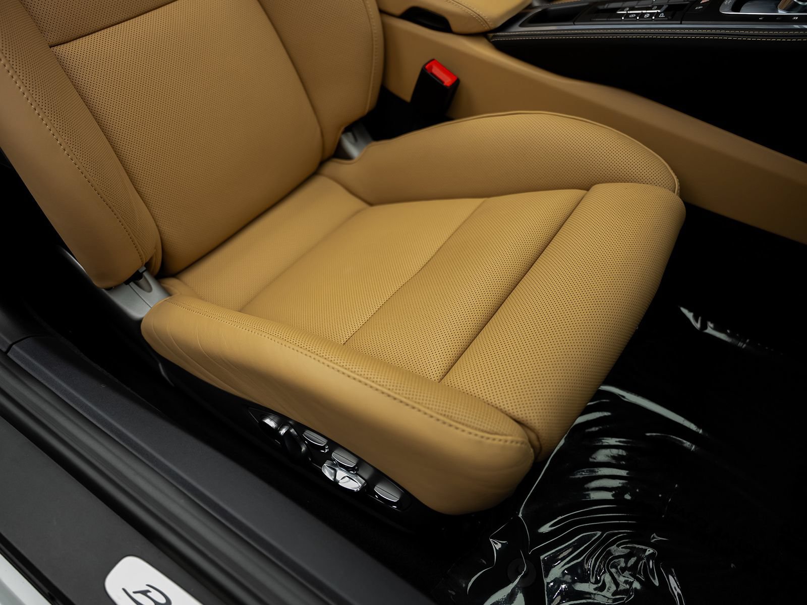 Used 2022 Porsche 718 Boxster RWD image 36