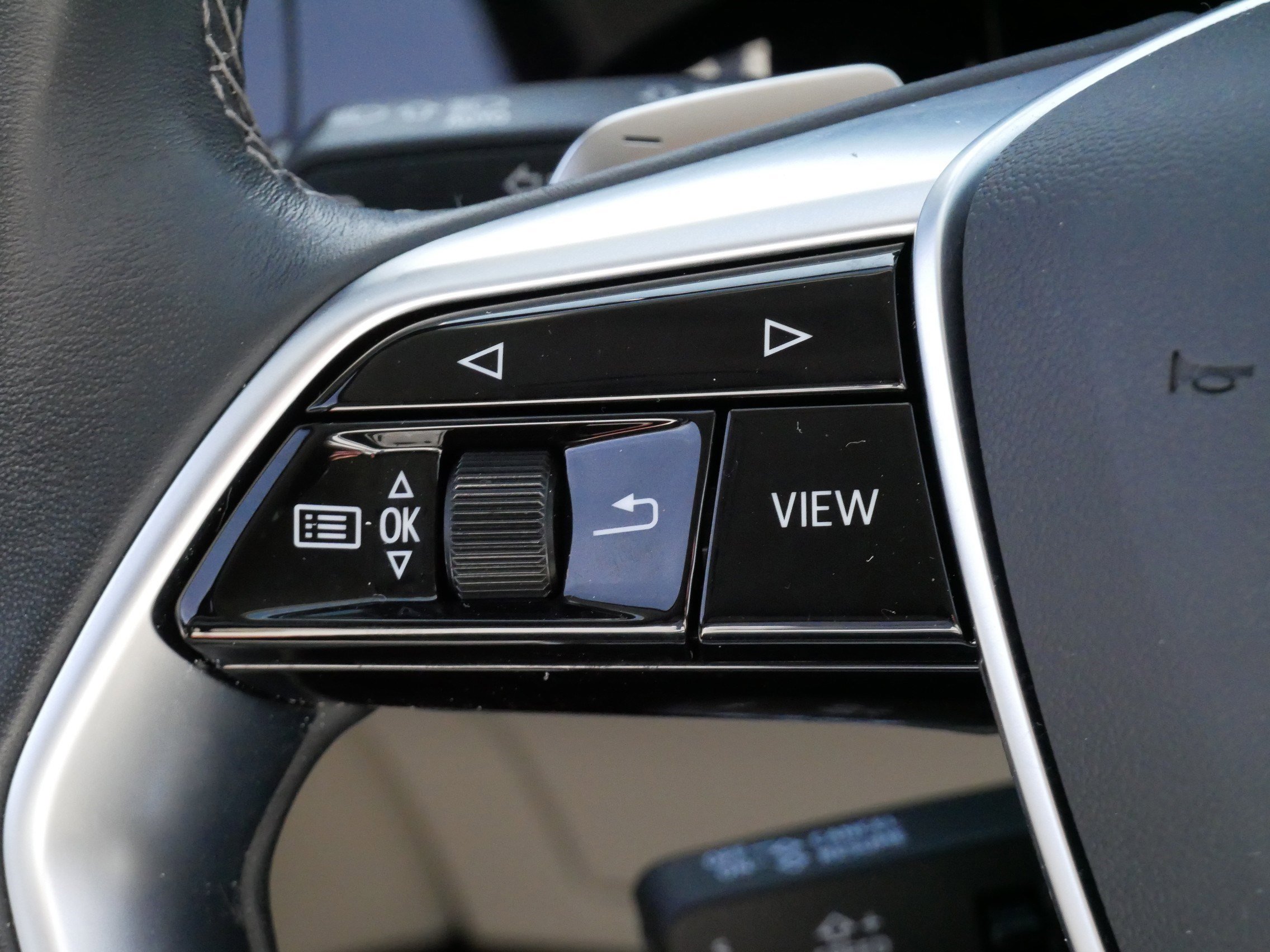 Used 2024 Audi Q8 e-tron Premium Plus image 25