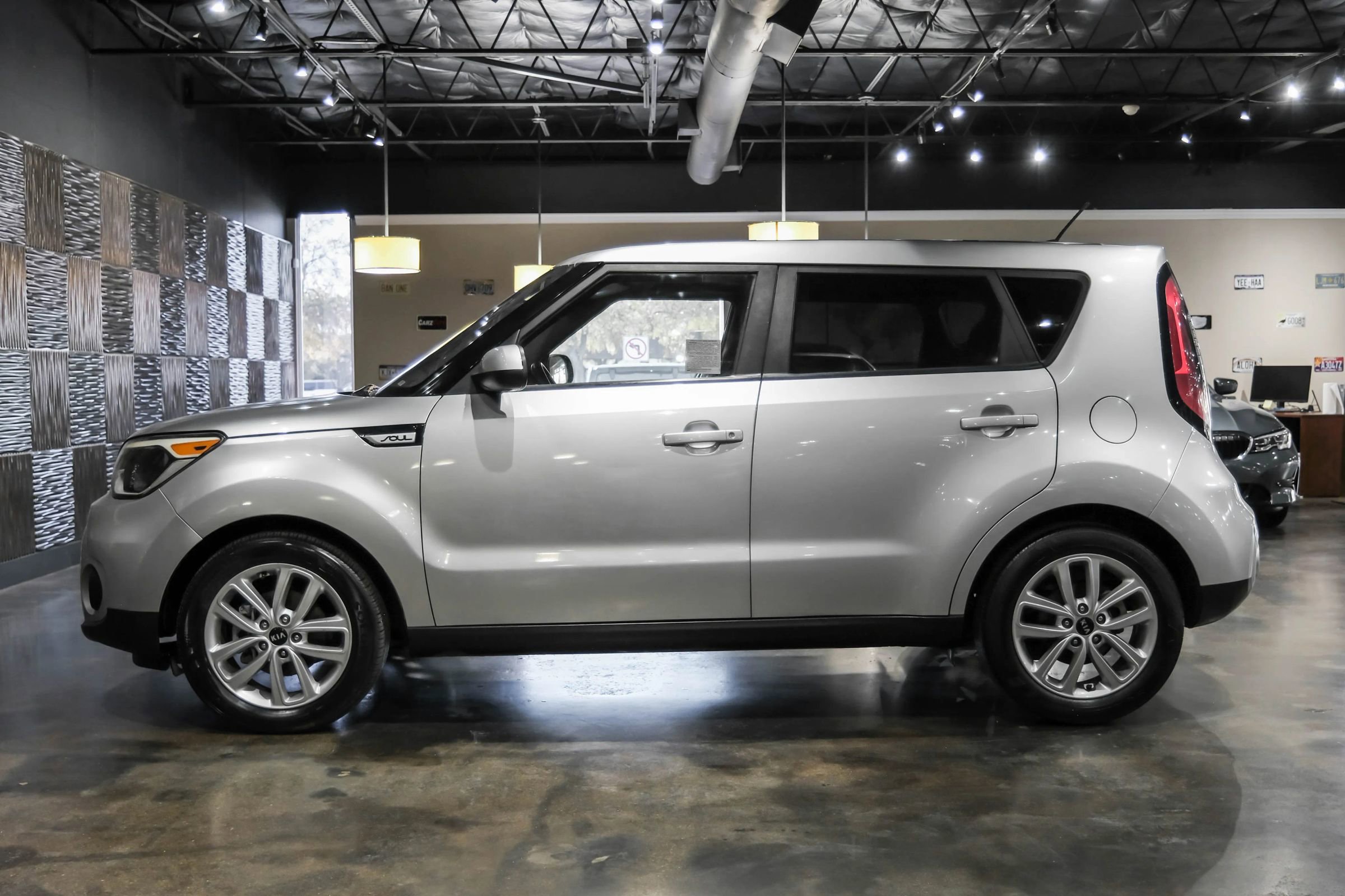 Used 2019 Kia Soul + image 11