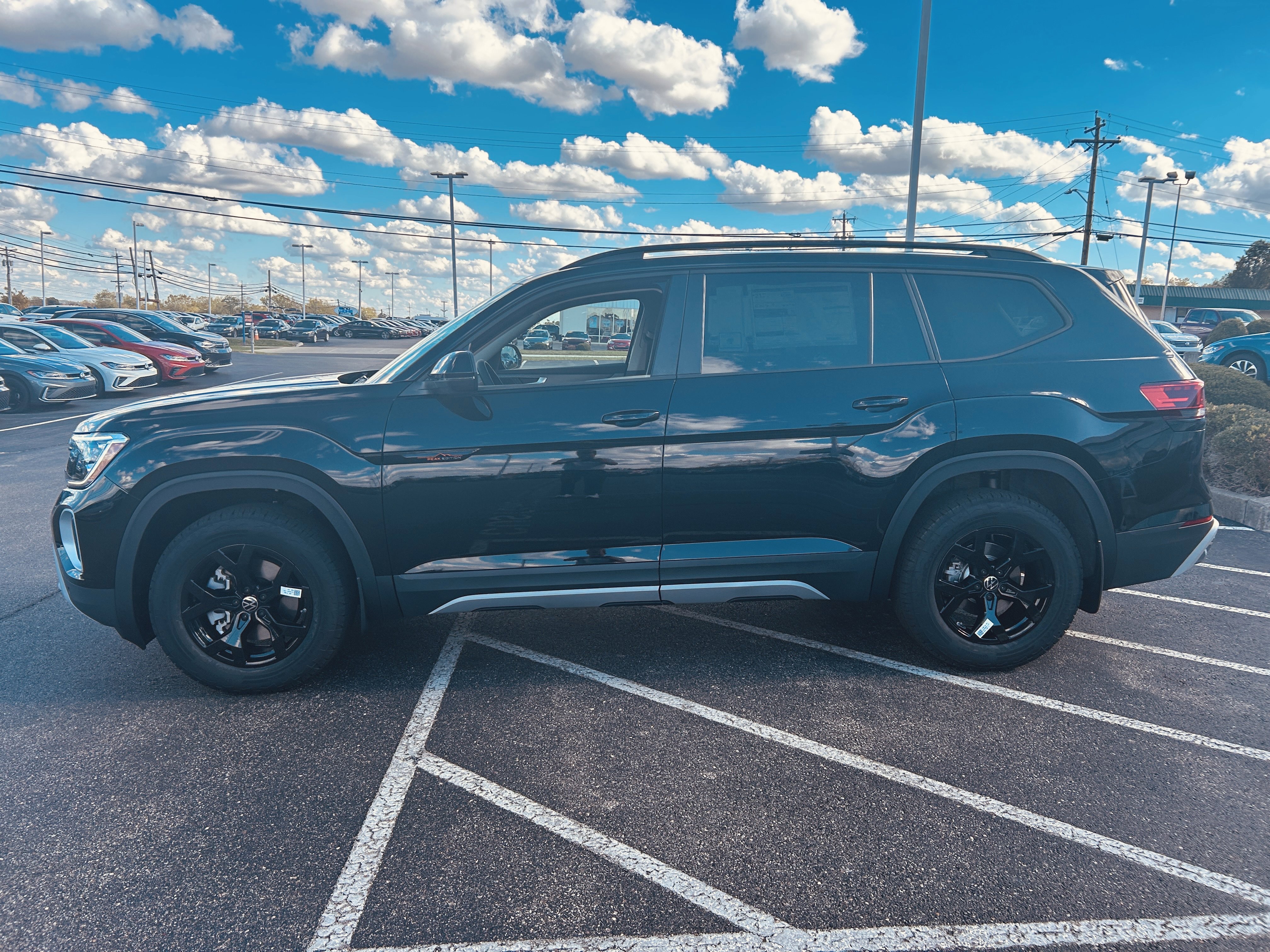 New 2026 Volkswagen Atlas Peak Edition image 4