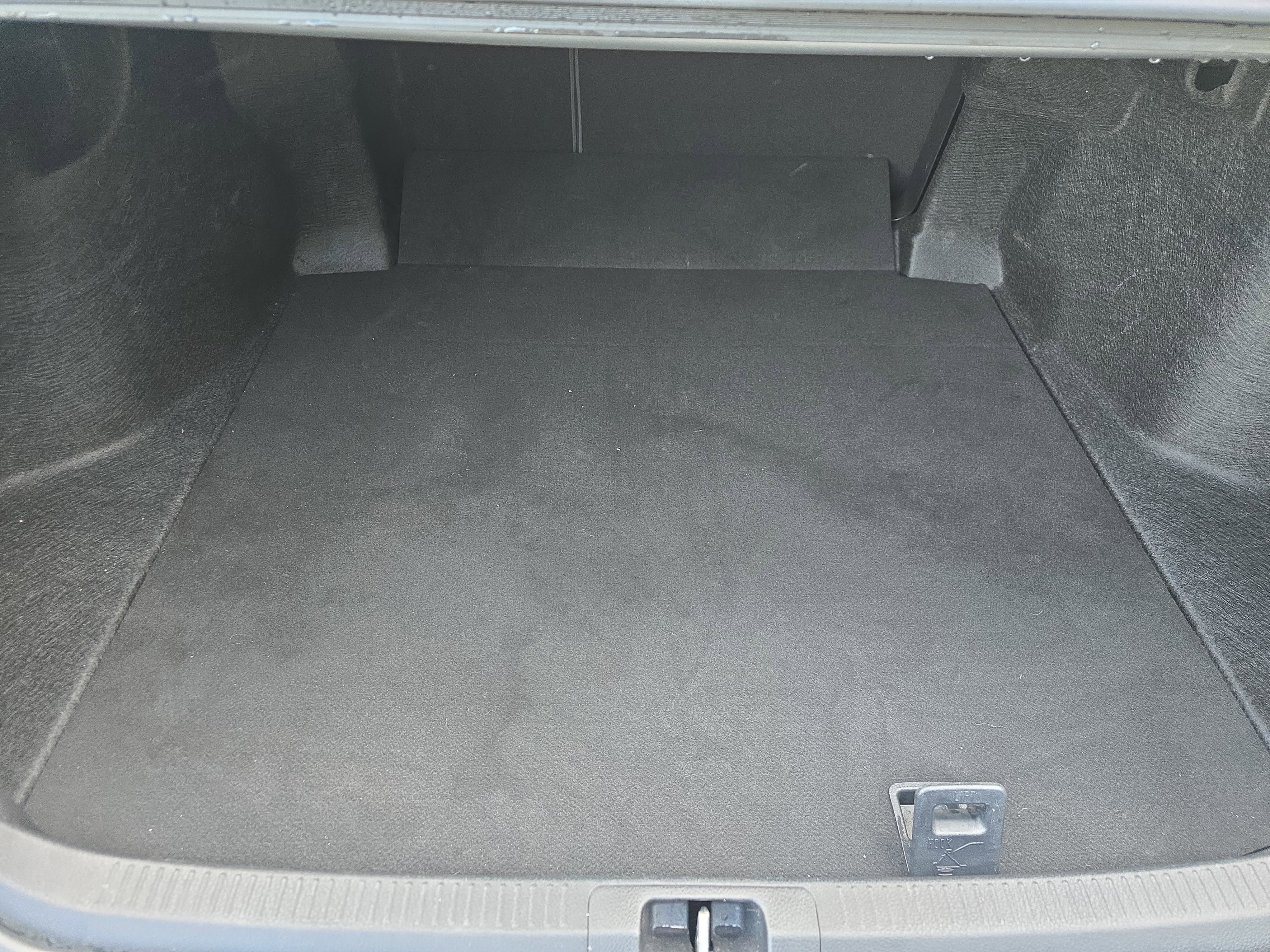 Used 2018 Toyota Camry SE FWD image 12
