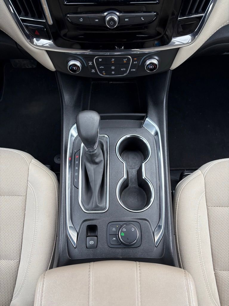 Used 2023 Chevrolet Traverse LS image 33