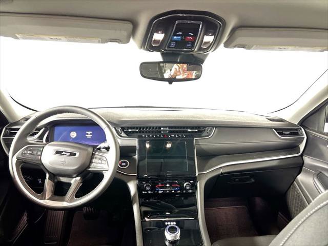 Certified 2023 Jeep Grand Cherokee Laredo X AWD/4WD image 13