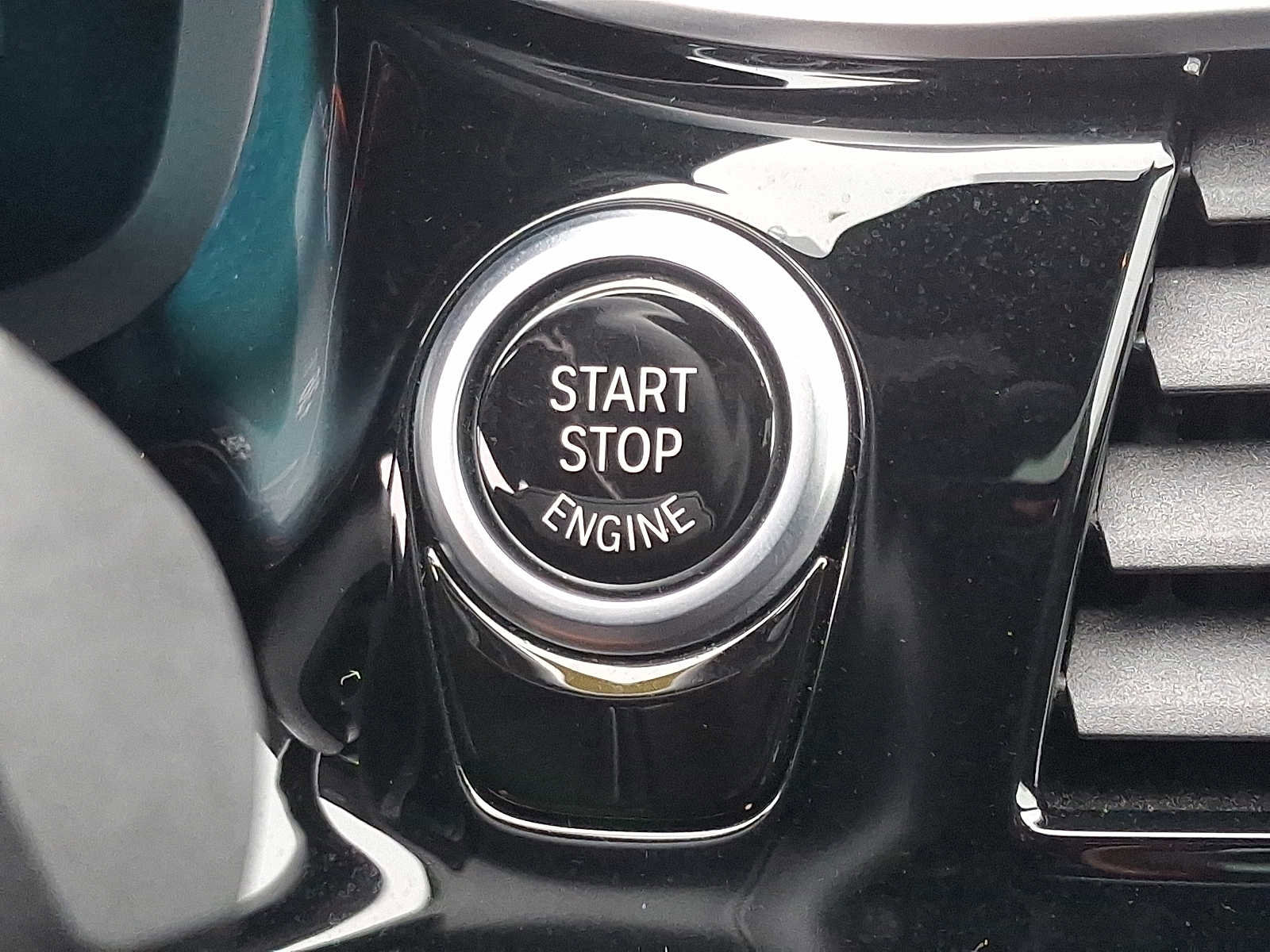 Certified 2022 BMW 540i xDrive w/ M Sport Package image 24