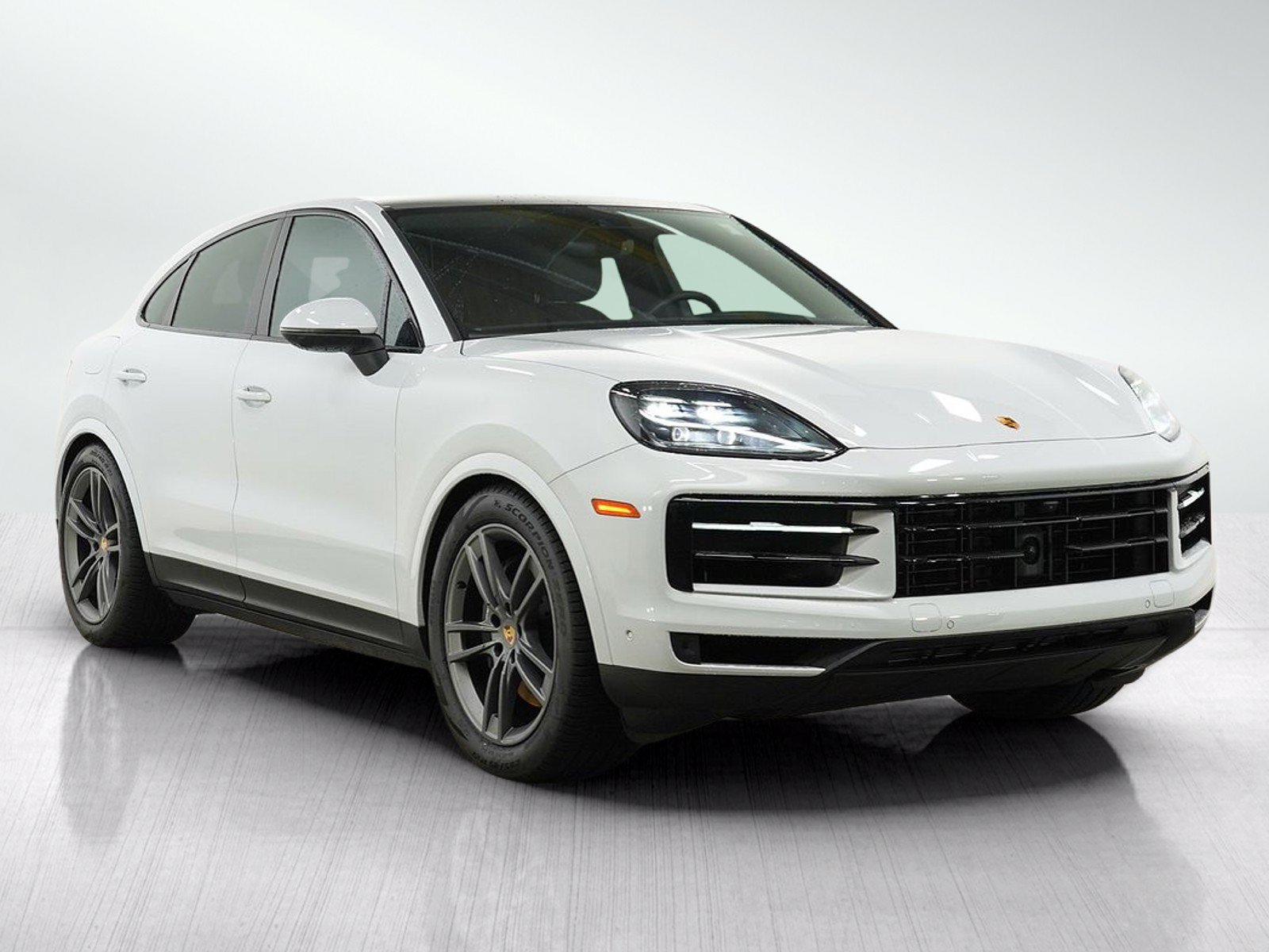 Used 2024 Porsche Cayenne Coupe AWD/4WD image 7