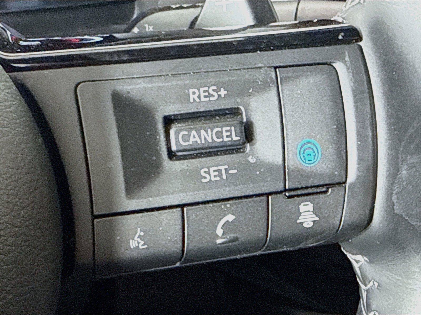 Used 2025 Nissan Pathfinder Platinum FWD image 11