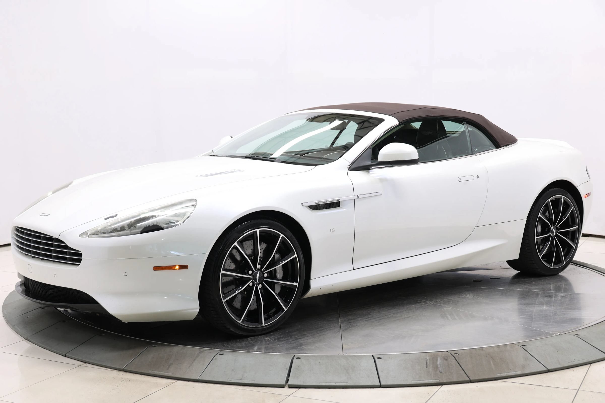 Used 2016 Aston Martin DB9 GT RWD image 91