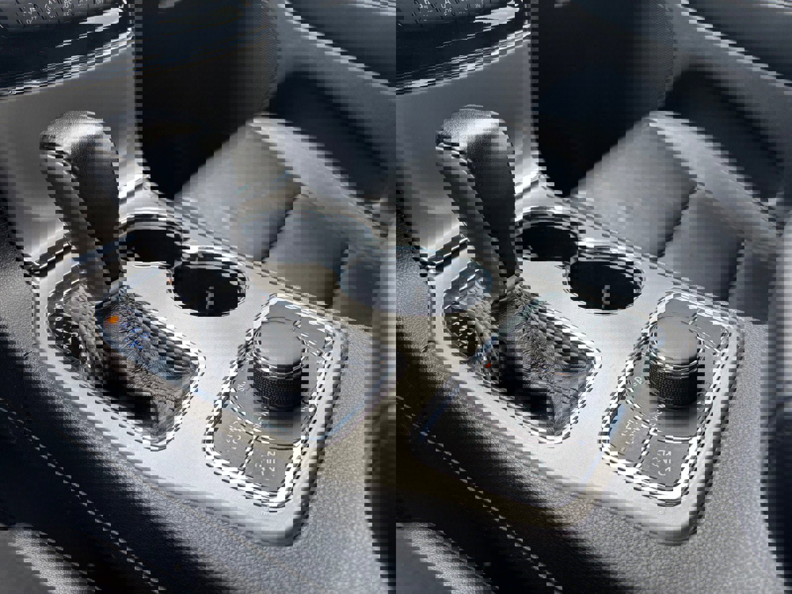 Used 2022 Jeep Grand Cherokee Limited image 40