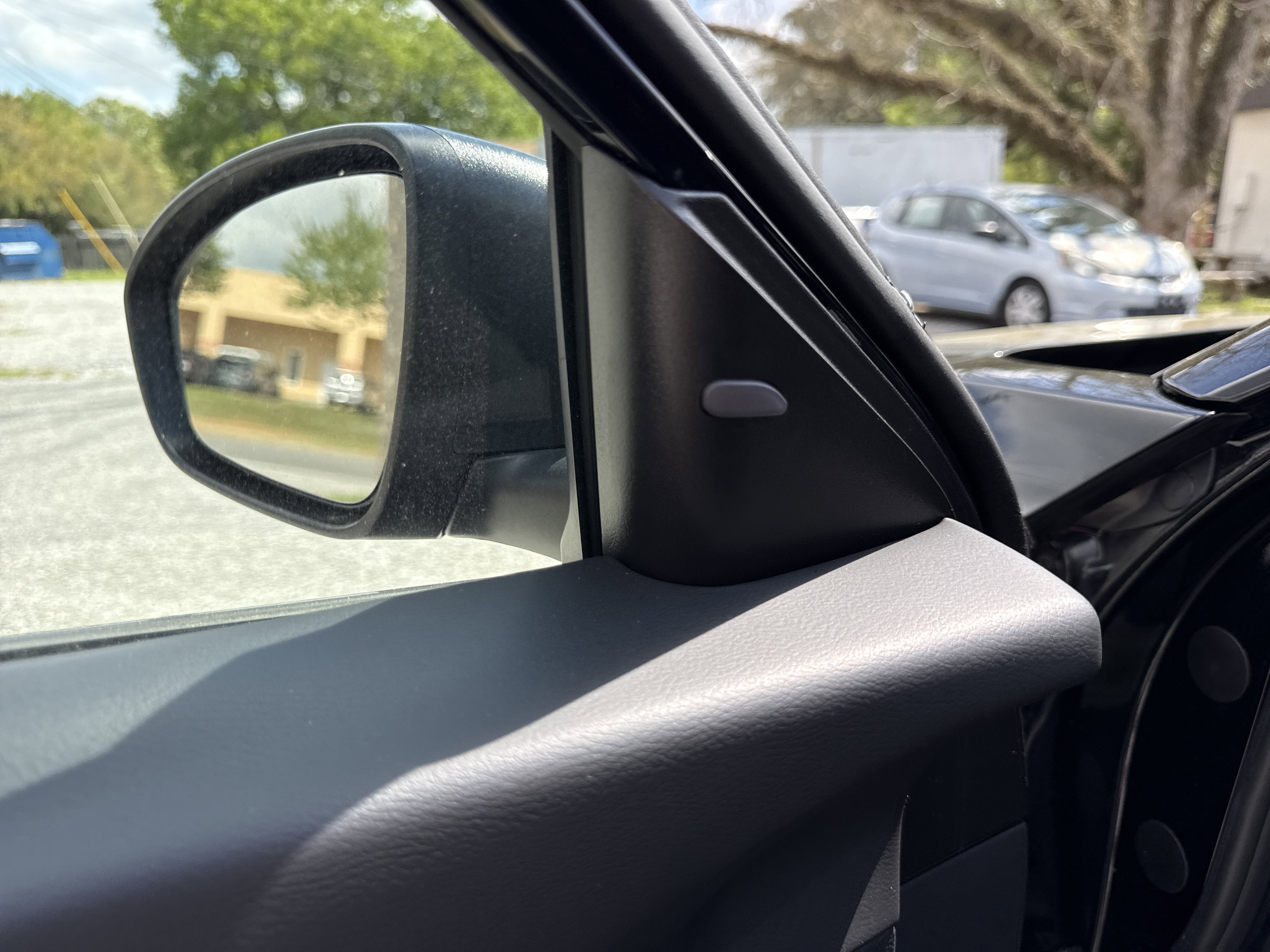 Used 2025 Nissan Altima 2.5 SV image 30