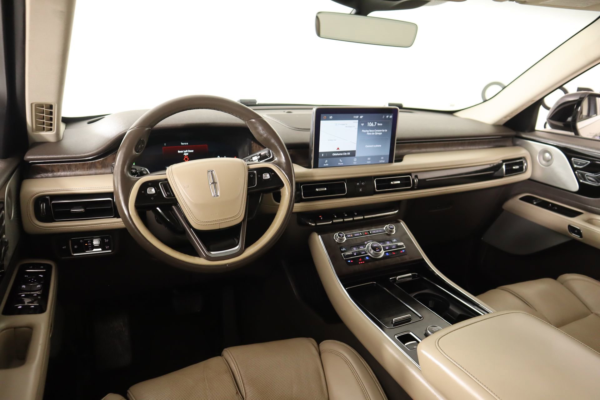 Used 2020 Lincoln Aviator Reserve w/ Equipment Group 202A image 2