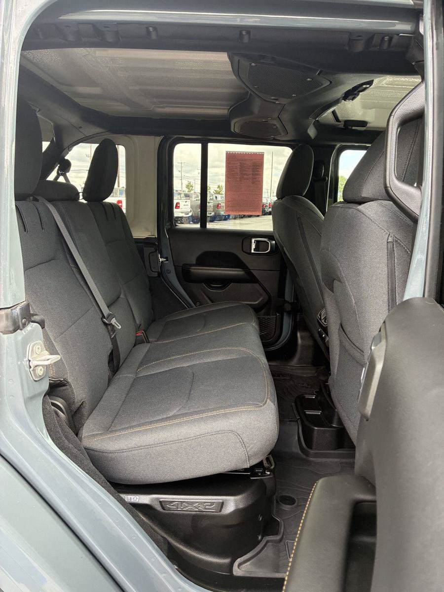 Used 2024 Jeep Wrangler Unlimited Sahara AWD/4WD image 13