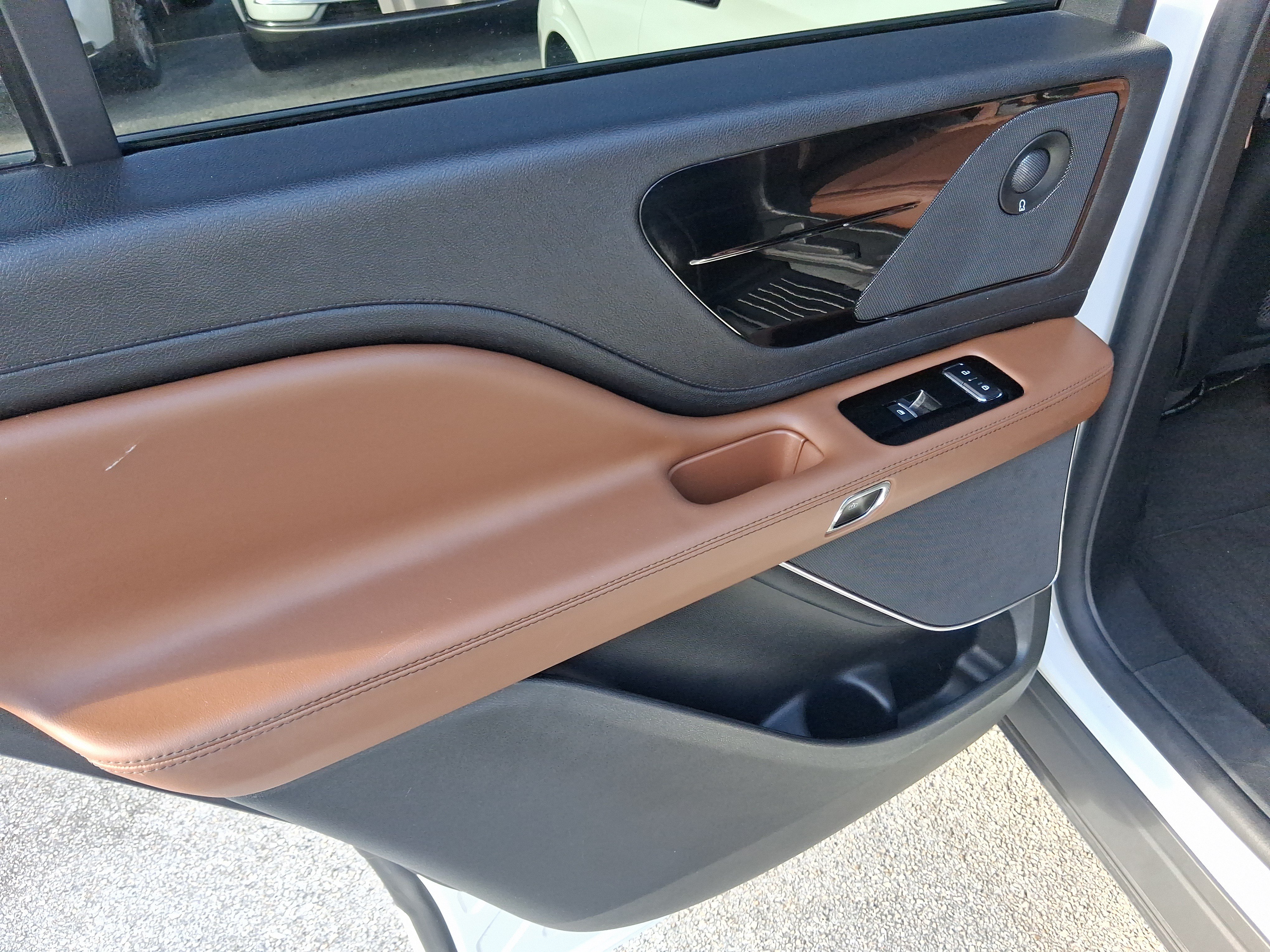 Certified 2023 Lincoln Aviator Reserve w/ Jet Package RWD image 9