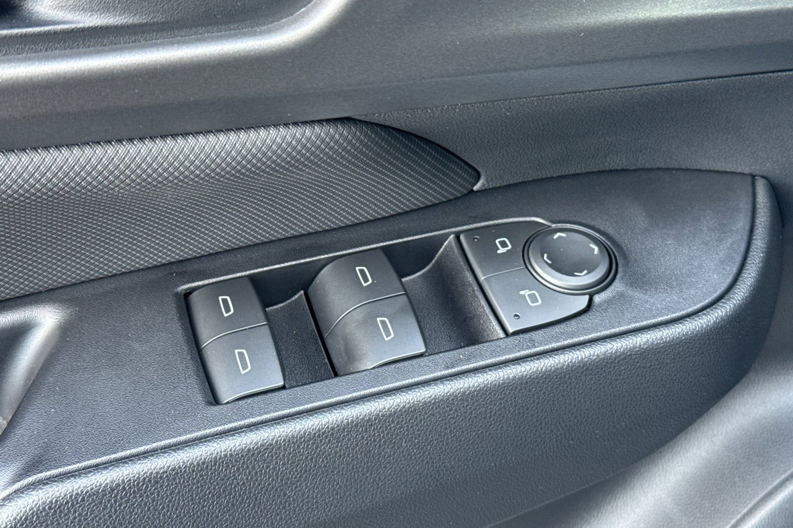 Used 2026 Chevrolet Equinox EV LT w/ Comfort Package image 13