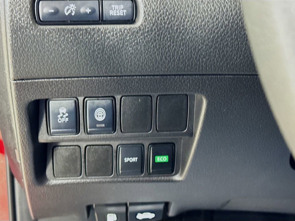 Used 2020 Nissan Rogue Sport S image 11