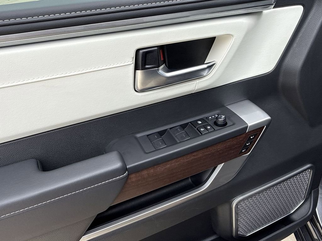 Used 2025 Toyota Sequoia Capstone image 29