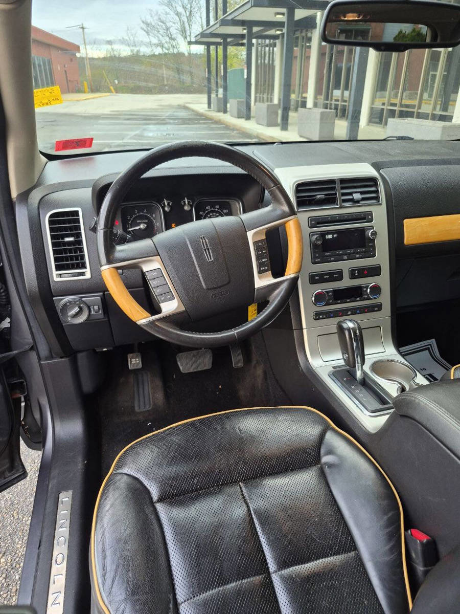 Used 2010 Lincoln MKX AWD image 37