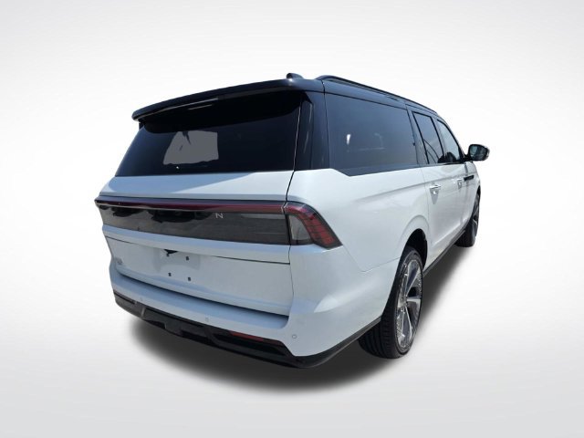 New 2027 Lincoln Navigator L Black Label w/ Black Label Special Edition RWD image 3