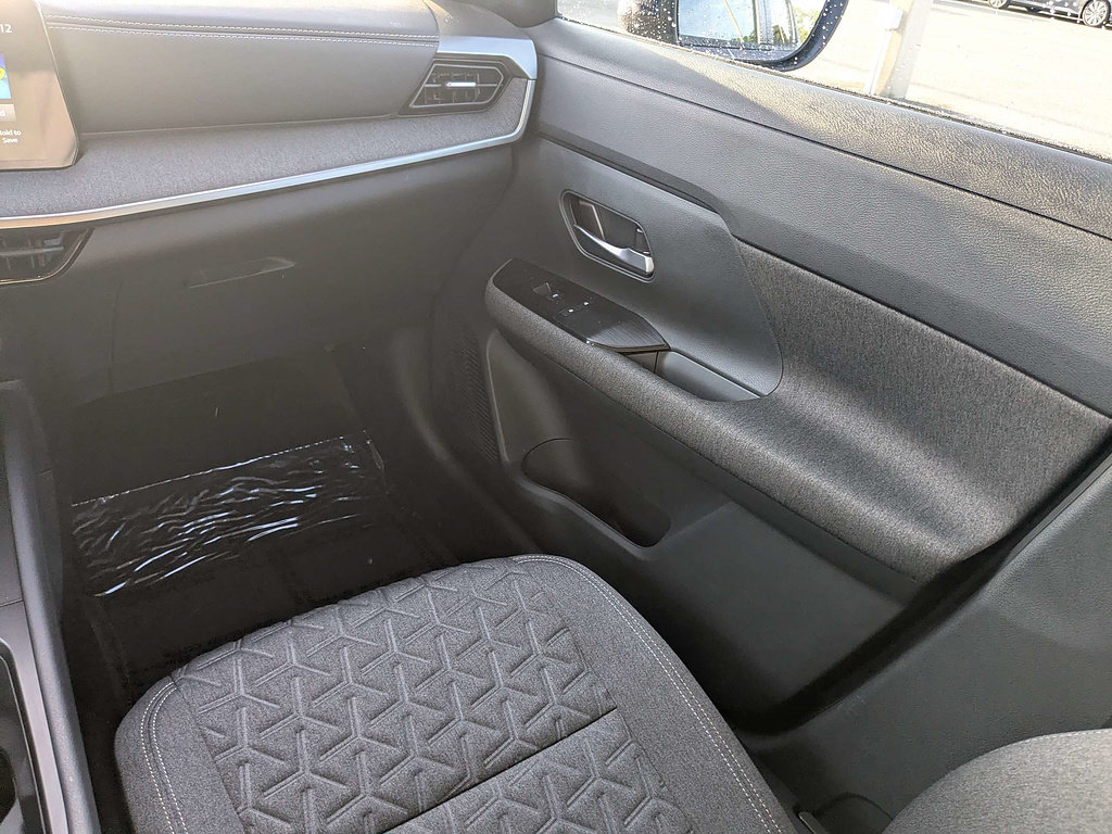 Used 2025 Nissan Kicks SV FWD image 17