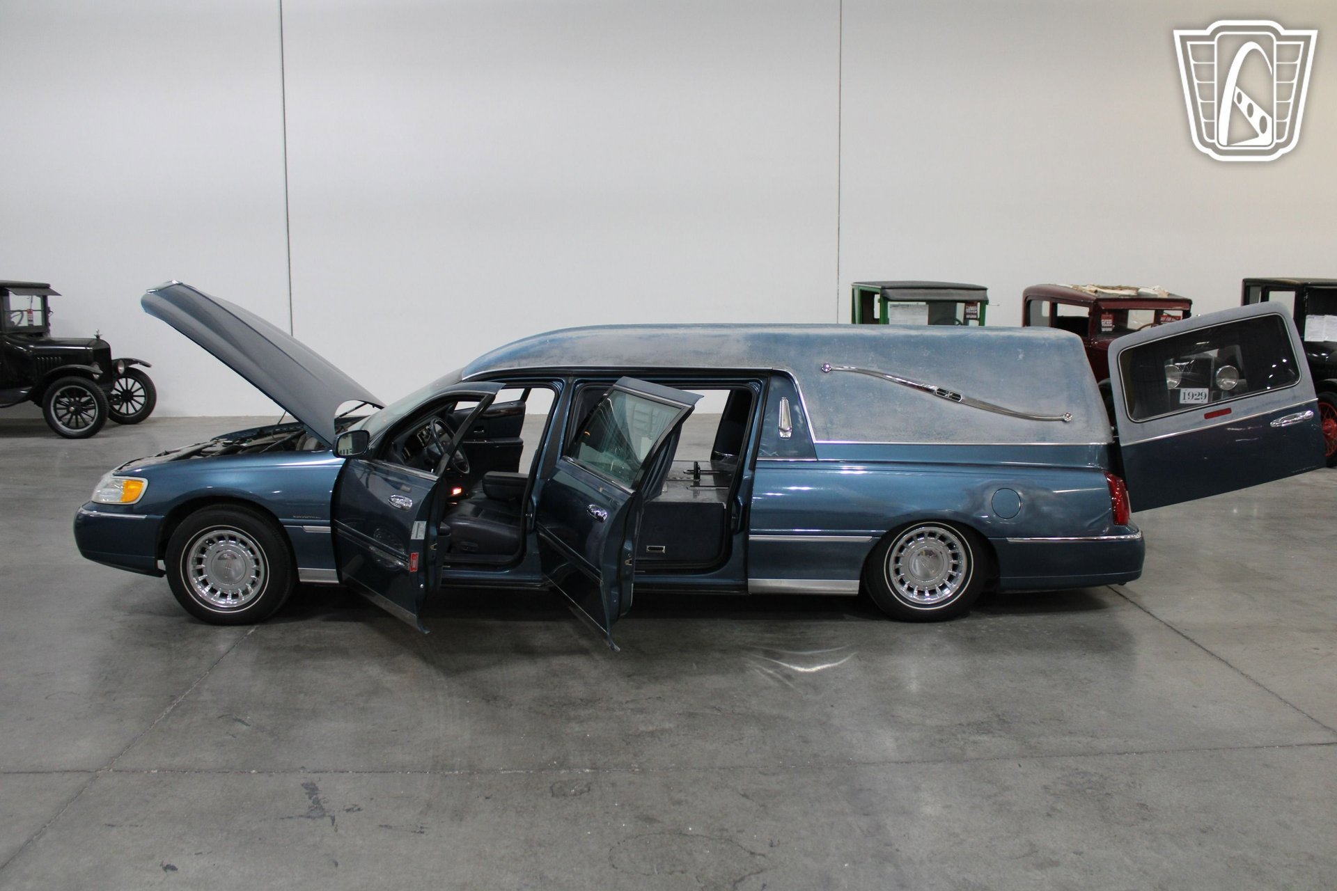 Used 2001 Lincoln Town Car Executive RWD image 31