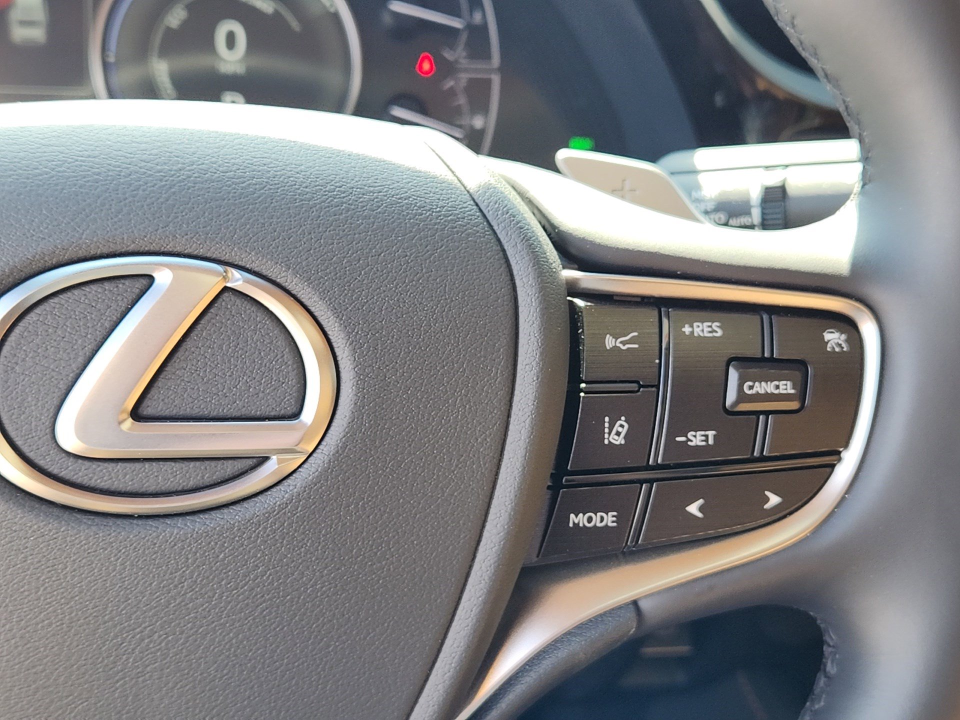 Used 2025 Lexus ES 300h w/ Premium Package image 18