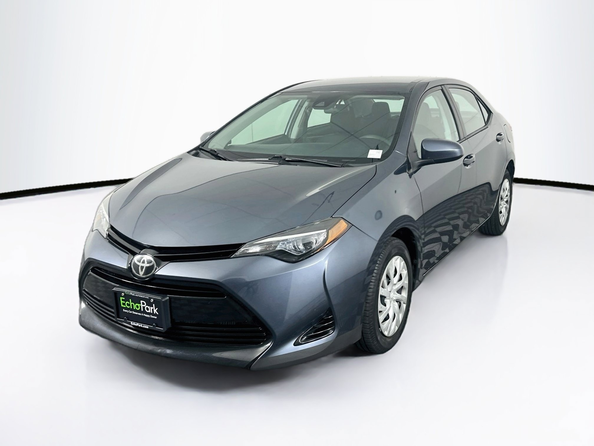 Used 2018 Toyota Corolla LE FWD image 3