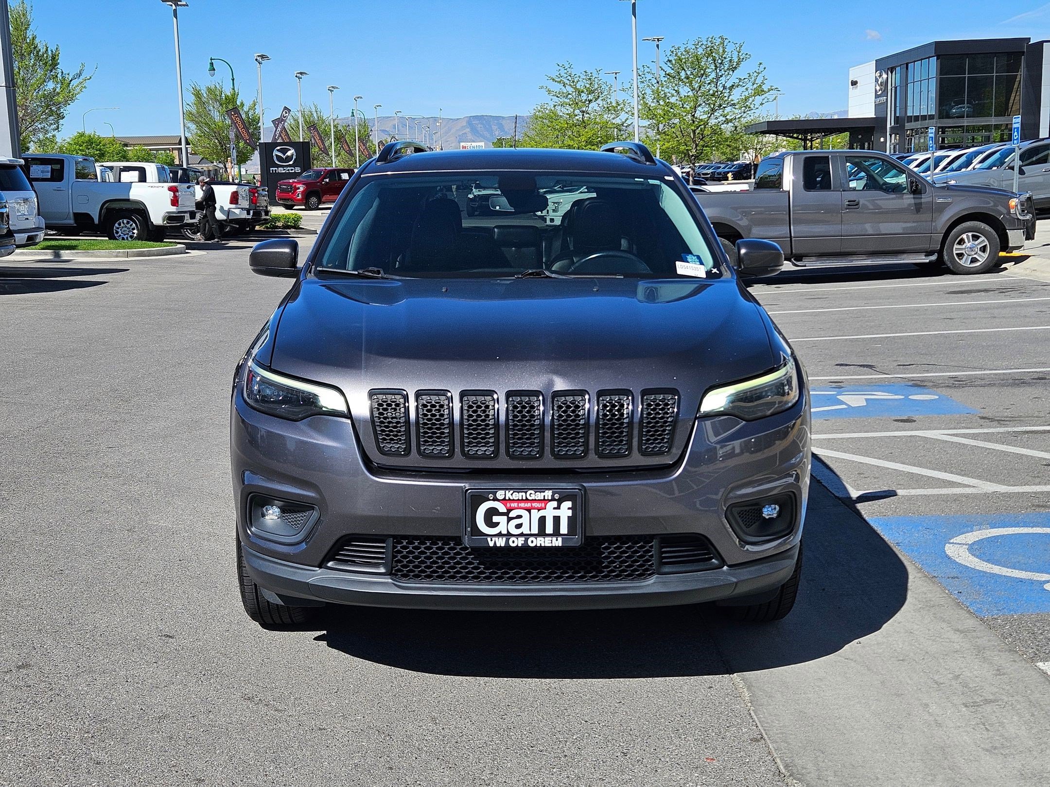 Used 2020 Jeep Cherokee Latitude Plus w/ Cold Weather Group AWD/4WD image 11