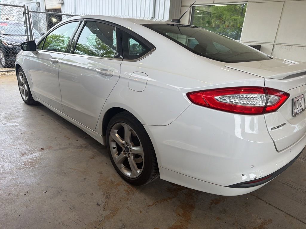 Used 2014 Ford Fusion SE w/ Equipment Group 201A FWD image 2