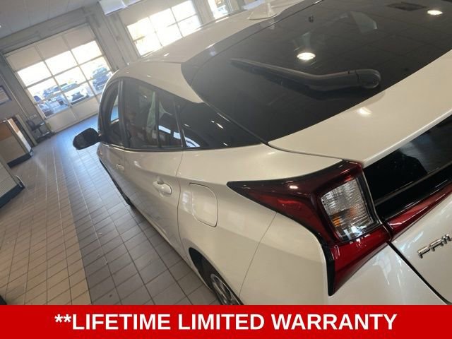 Used 2022 Toyota Prius XLE image 3