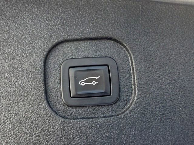 Used 2017 Chevrolet Equinox Premier w/ Enhanced Convenience Package FWD image 8
