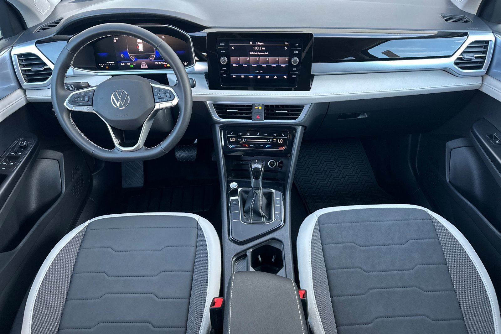 New 2026 Volkswagen Taos SE FWD image 11