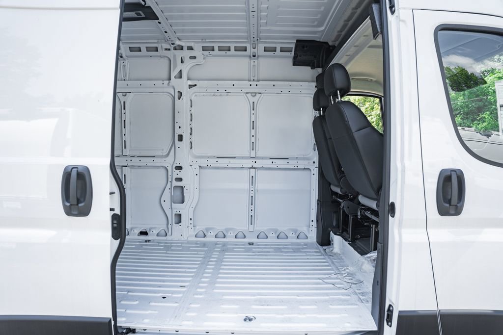 New 2025 RAM ProMaster 3500 w/ Quick Order Package 22G SLT image 16