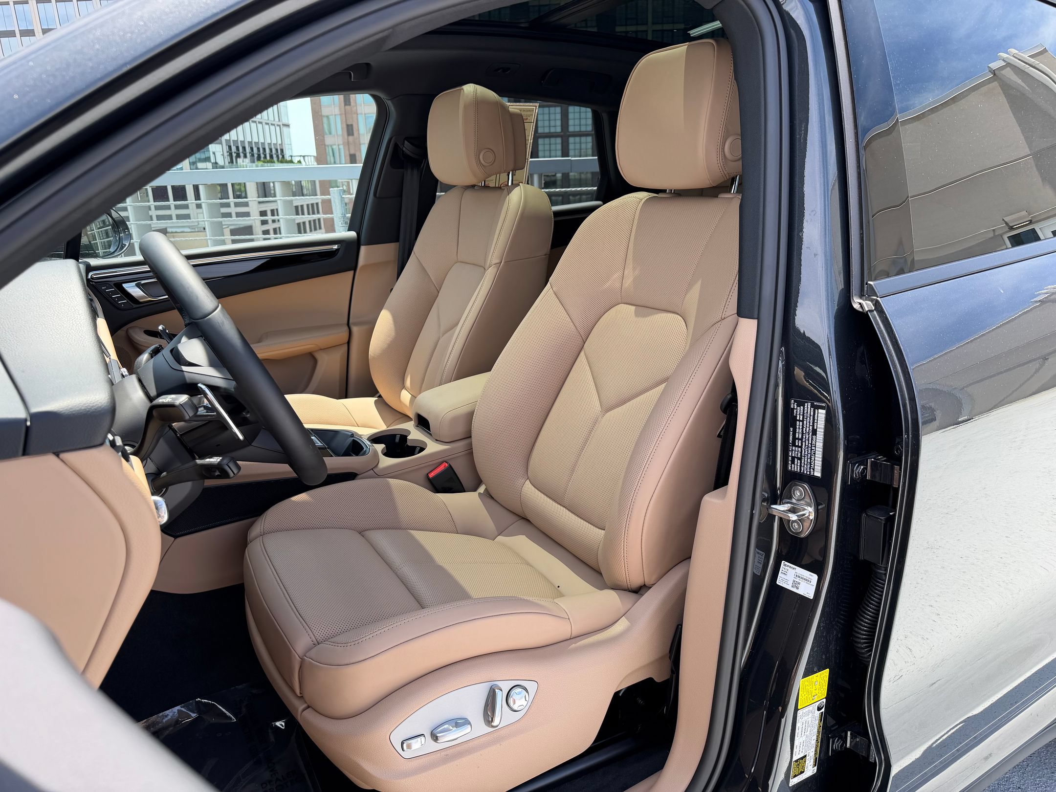 Used 2026 Porsche Macan AWD/4WD image 5