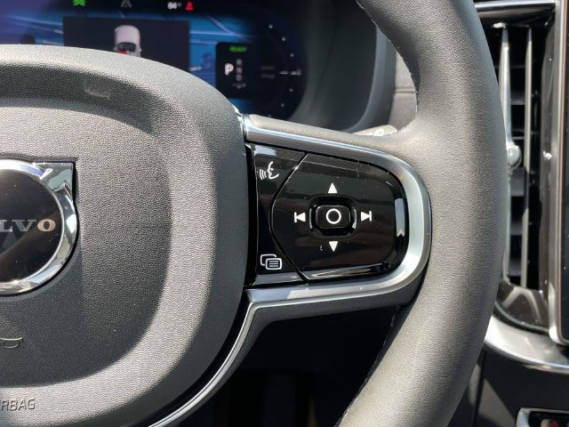 New 2026 Volvo XC90 B6 Plus w/ Protection Package Premier AWD/4WD image 40