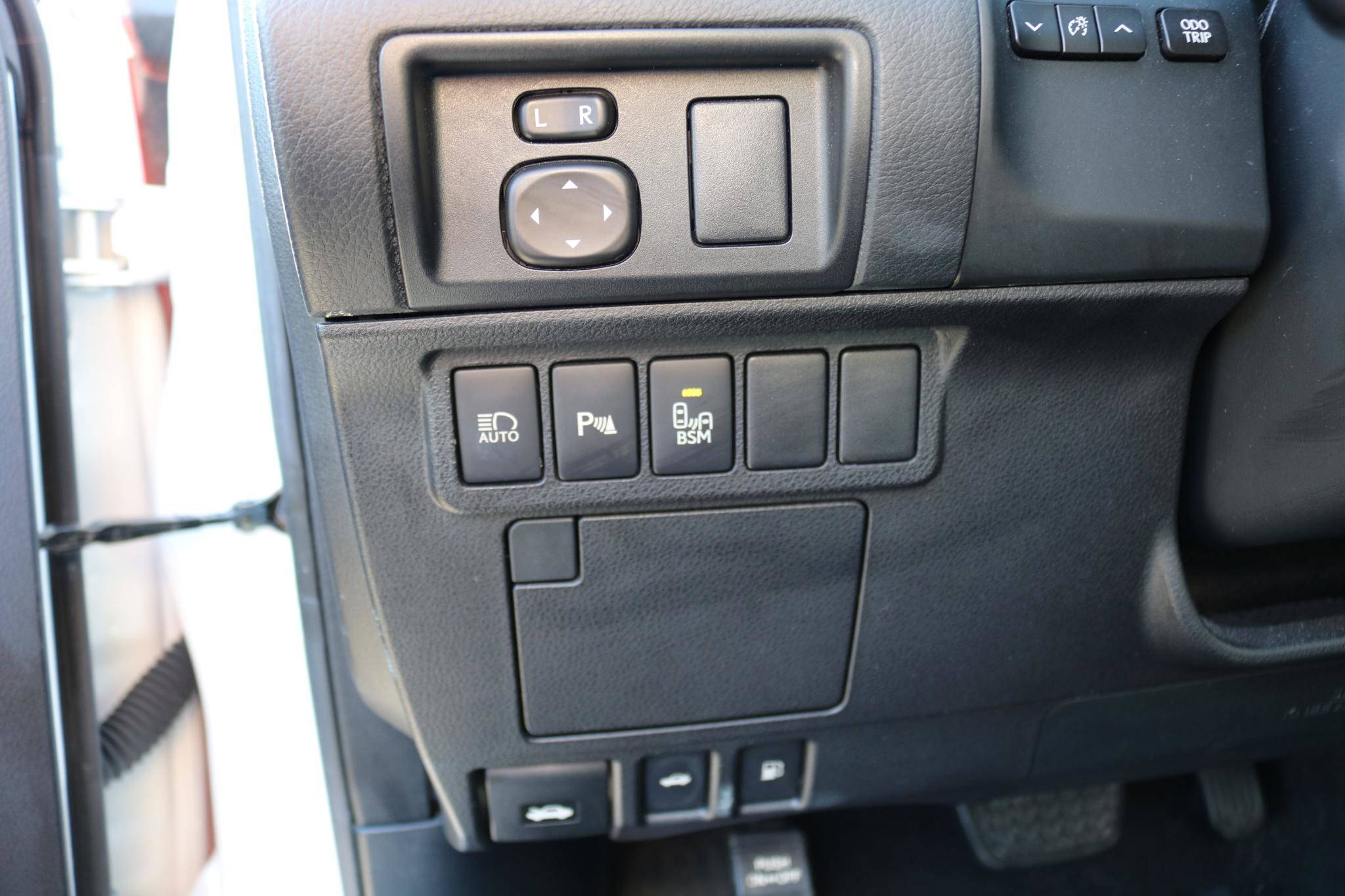 Used 2016 Lexus ES 350 w/ Luxury Package w/Wood Trim image 18