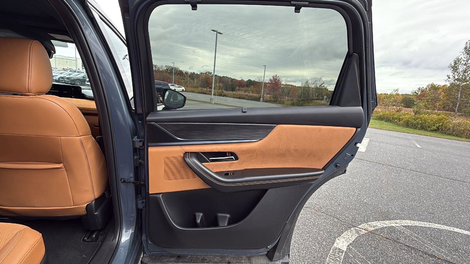 Certified 2025 MAZDA CX-70 3.3 Turbo S w/ Premium Plus image 18