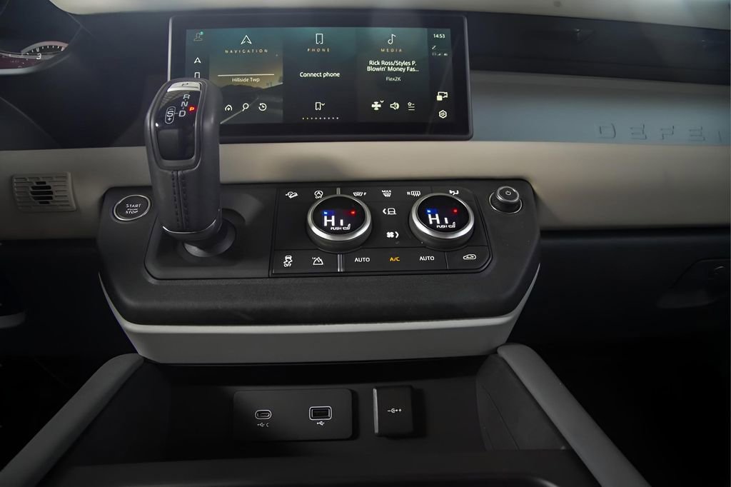 Used 2023 Land Rover Defender 110 X-Dynamic SE image 24