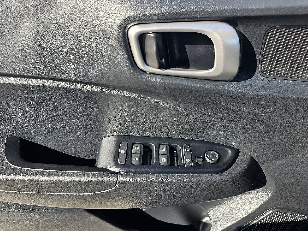 Used 2022 Hyundai Venue SE FWD image 25