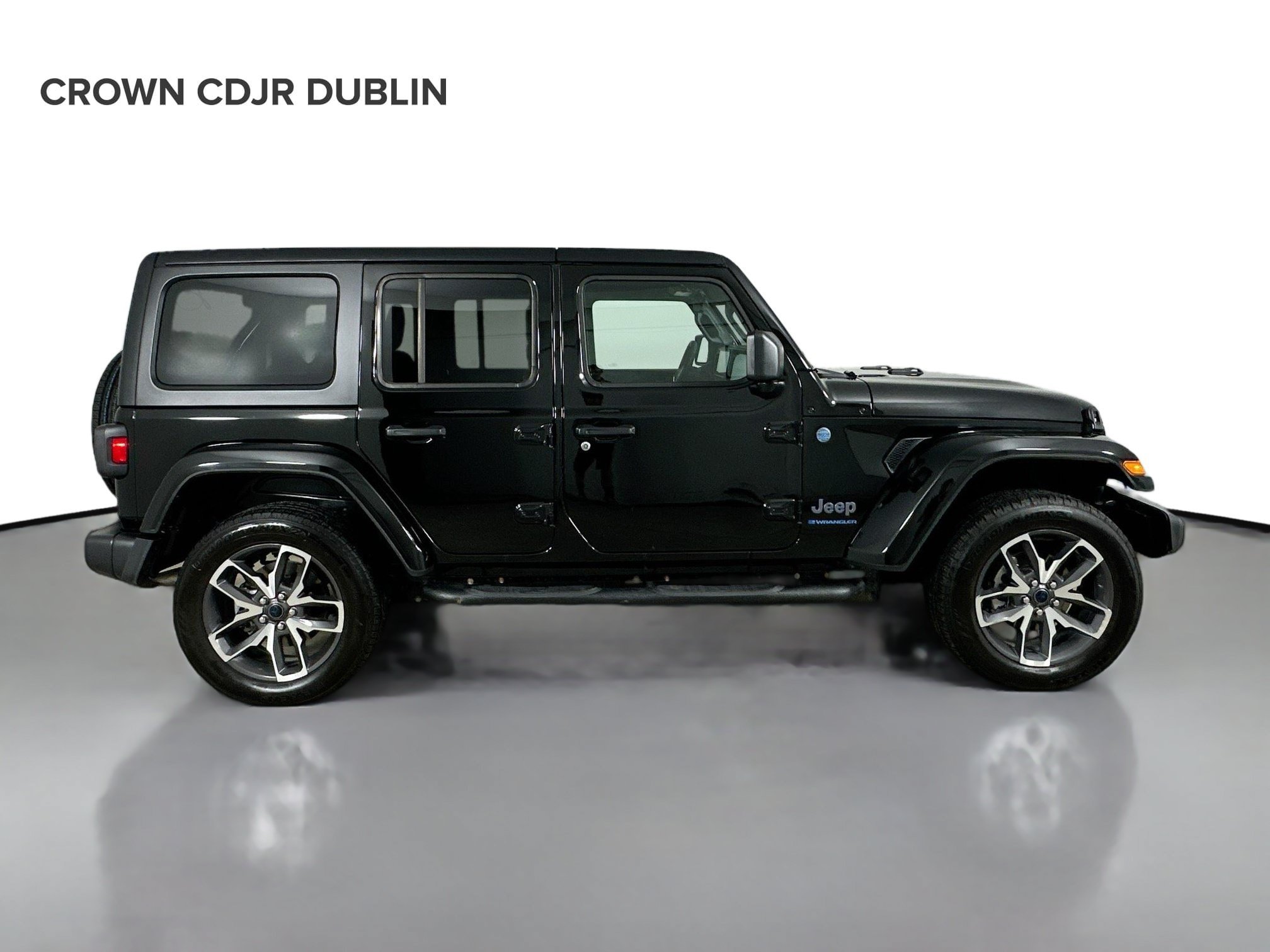 Used 2024 Jeep Wrangler Unlimited w/ Convenience Group AWD/4WD image 5